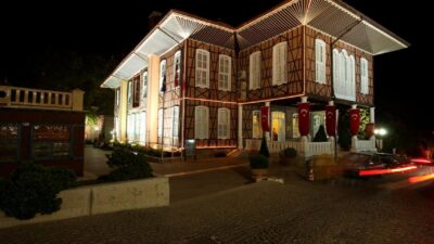 TARİHÎ BURSA BELEDİYE BİNASI SORUNU