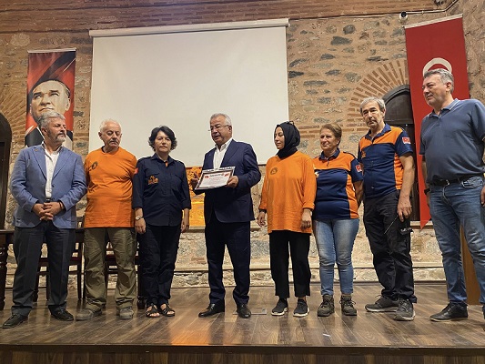 CHP’li Meclis Üyesi Zafer Milli’den Orman Yangınlarına Müdahale Eden Muhtarlara Teşekkür ve Takdir Belgesi