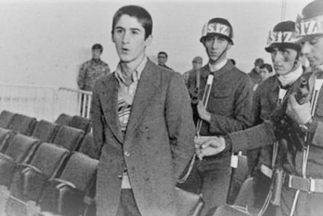12 EYLÜL FAŞİST DARBESİNİ UNUTTURAN GÜNLERİ VE DESPOTİZMİ YAŞATIYORLAR.