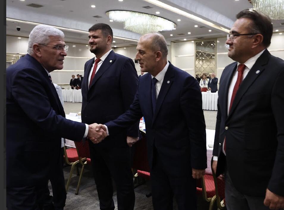 İsmail Kaya’dan Siyaset Dersi Gibi Sert Mesaj: “Biz Yenisini Yapana Kadar En İyisi Buydu!”