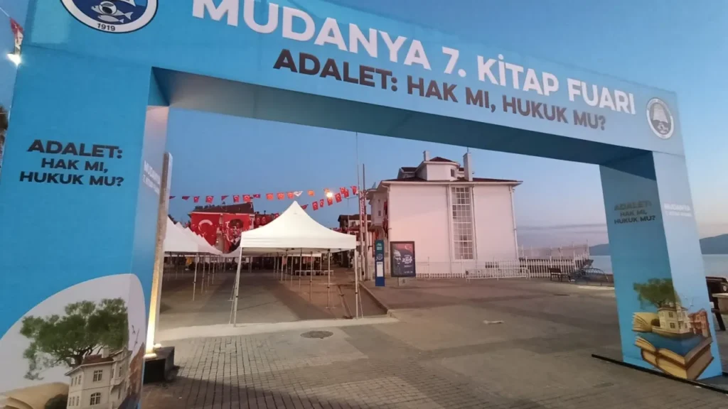 Mudanya Kitap Fuarı 7. Kez Kapılarını Açtı: “Adalet, Hak mı? Hukuk mu?” Tartışıldı