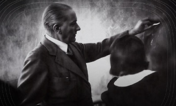 “Öğretmenin asli görevi, yöneticilerin reklamını yapmak, okul projelerinde figüran olmak değil!”