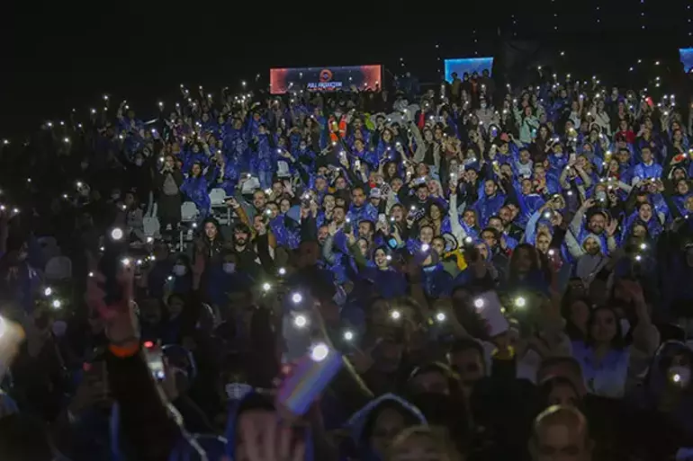 BERKAY’DAN YAĞMURA RAĞMEN UNUTULMAZ GECE!