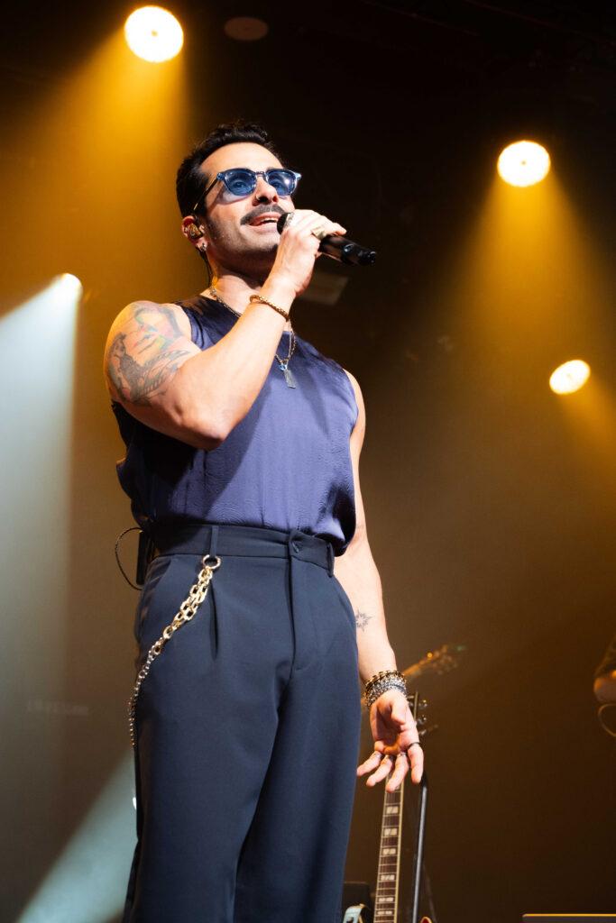 Gökhan Türkmen Avrupa’yı Salladı: 7 Şehirde Binlerce Dinleyiciyle Buluştu, Şimdi Sırada Londra!