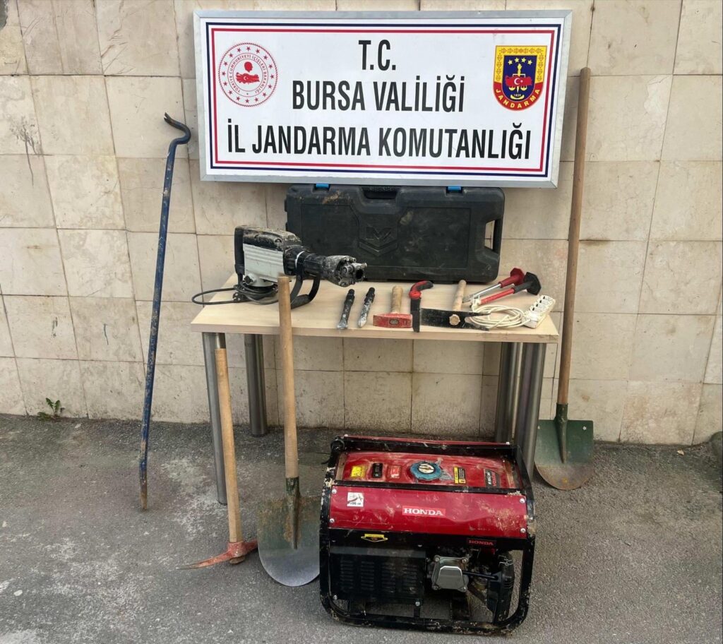 GEMLİK ŞAHİNYURDU’NDA KAÇAK KAZI OPERASYONU: 1 TUTUKLAMA