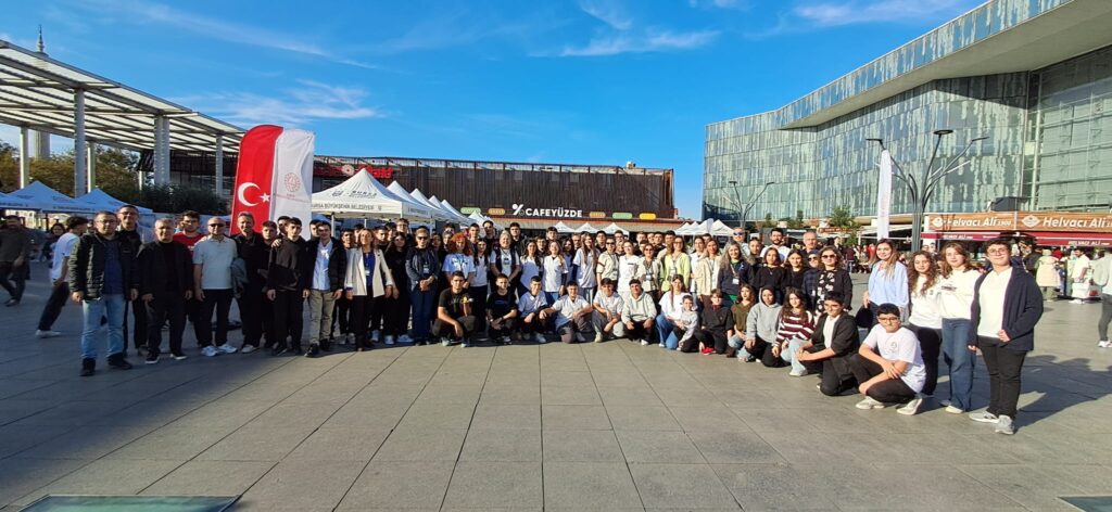 Bilimle Üretiyor, Teknolojiyle Gelişiyoruz – Bursa Bilim Şenliği Coşkuyla Tamamlandı