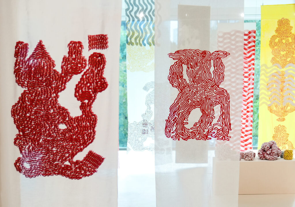 Damla Yücebaş’ın “Yürüyüşler” Sergisi 2 Kasım’a dek Decollage Art Space’te Devam Ediyor