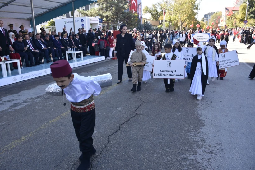 Dabruka Ritimleriyle Cumhuriyet Coşkusu: Ev Hanımlarından Harika Gösteri
