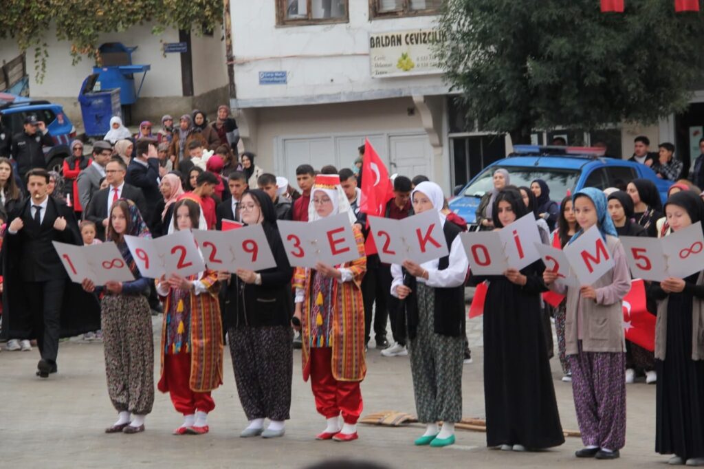 OĞUZLAR DA,  CUMHURİYET TEMALI ŞİİR VE RESİM YARIŞMASINDA DERECEYE GİRENLER BELLİ OLDU