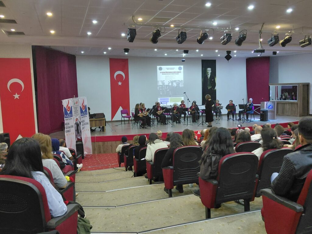 Antalya’da 24 Kasım Öğretmenler Günü Coşkusu: Salon Doldu Taştı