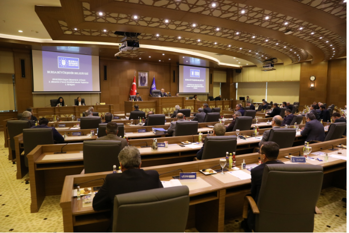 Büyükşehir’de “Koltuk Krizi” ve Virüslü Çilek Skandalı