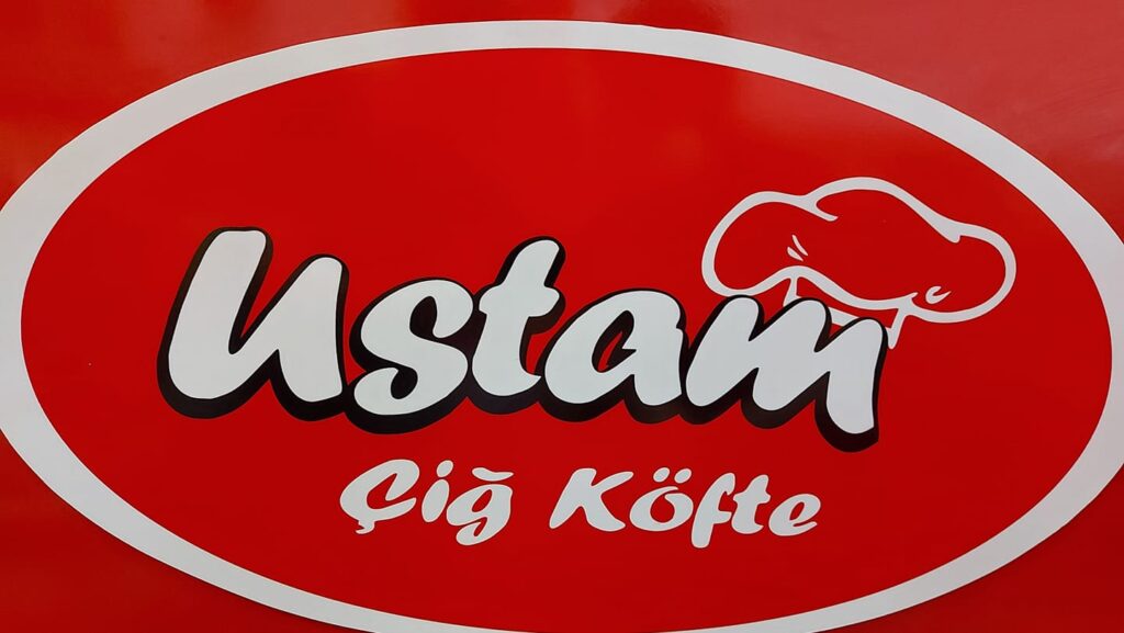 Yapay Zekâ Bülteni şöyle dedi:  Genç Yaşta Büyük Başarı: Cevat Özacar, Aile Mirası “Ustam Çiğköfte”yi Geleceğe Taşıyor