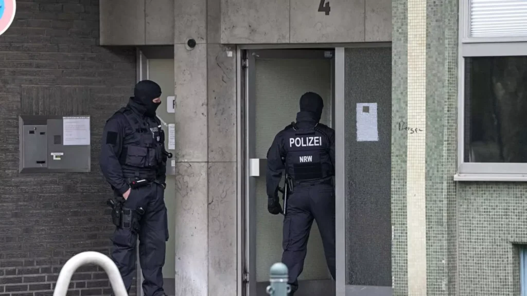 Köln Bickendorf’da Yaşlı Kadına Dolandırıcılık ve Hırsızlık Şoku