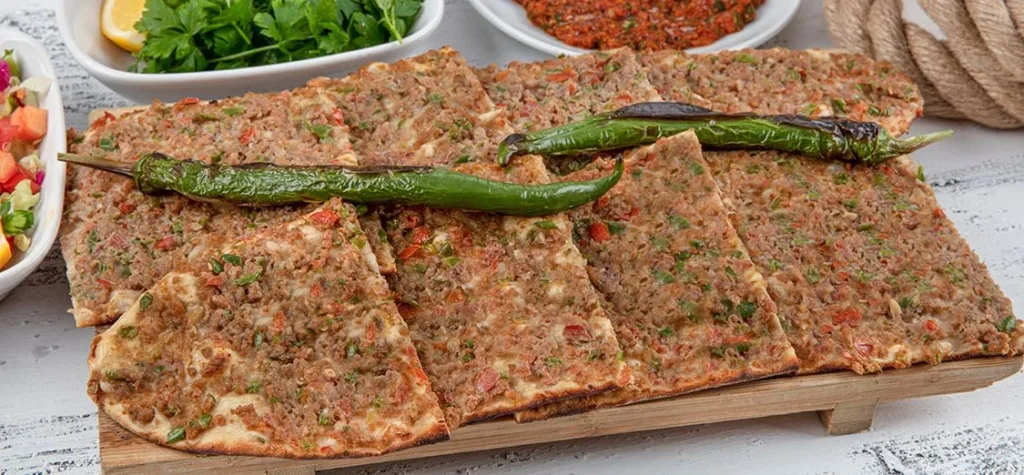 Antalya, Akşehir’in Meşhur Pide Lezzetini Artık Kendi Şehrinde Tadıyor