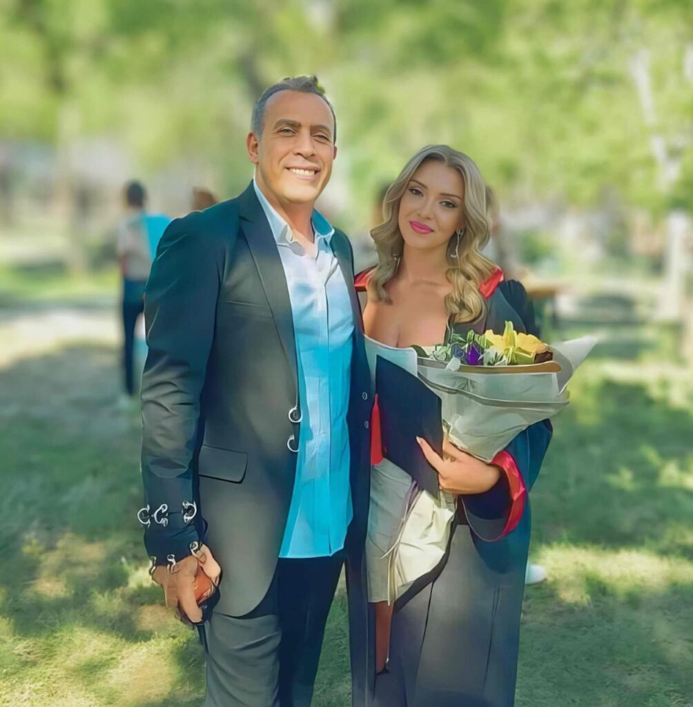 “Depremde Ailesini Kaybeden Nehir’in Mezuniyetine Katılan Haluk Levent Yürekleri Isıttı”