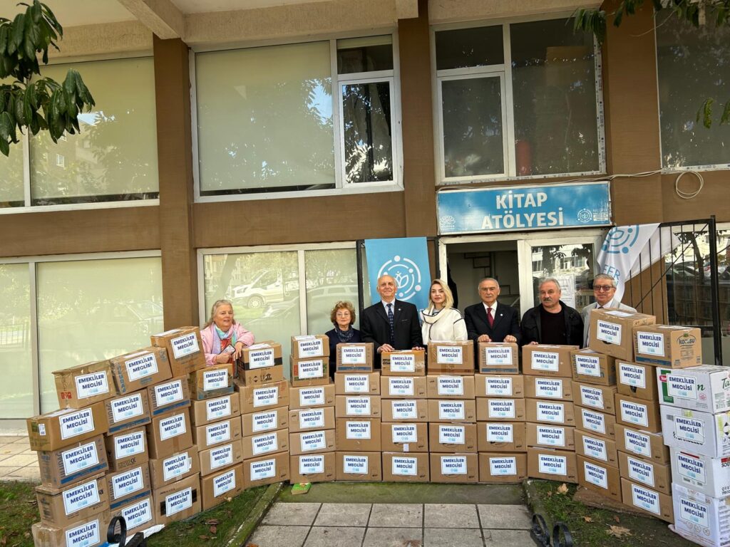 Nilüfer Kent Konseyi Emekliler Meclisi, Kitap Dağıtımına Devam Ediyor