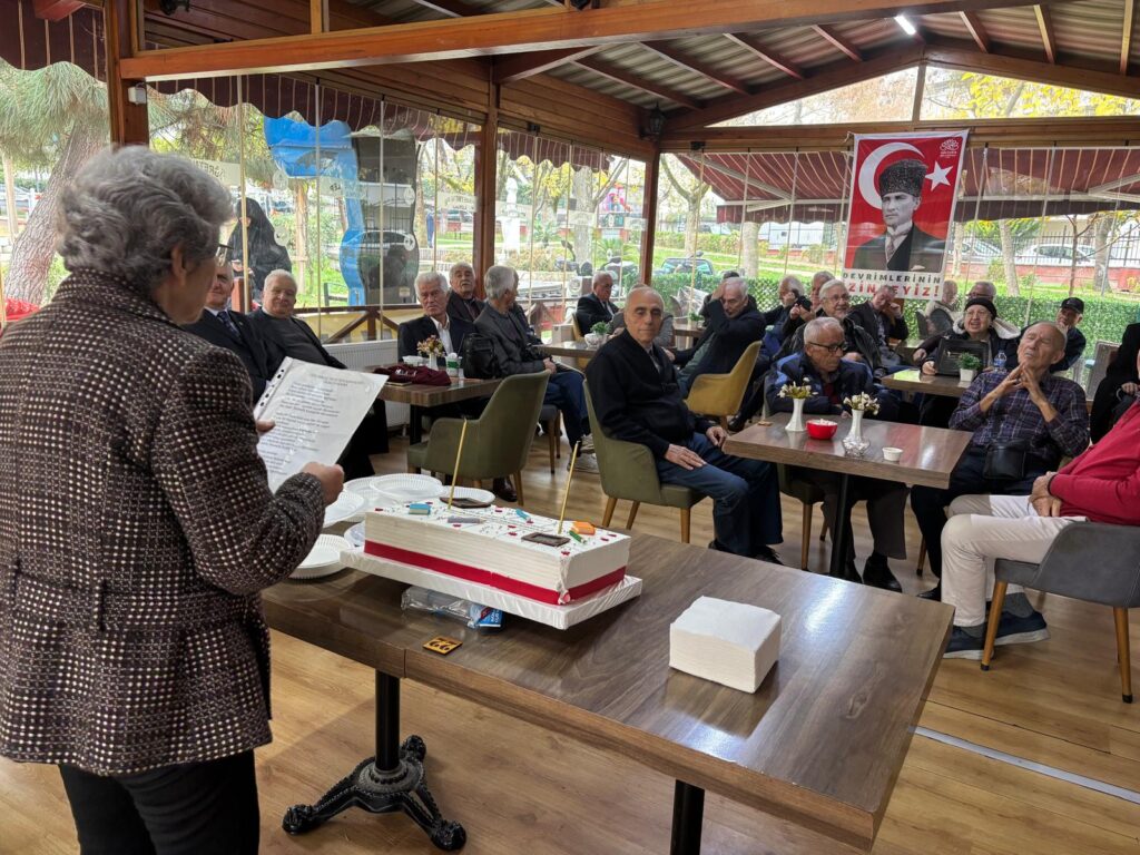 29 Ekim Kadınlarından Anlamlı Etkinlik: Emekli Öğretmenlere Vefa Gecesi