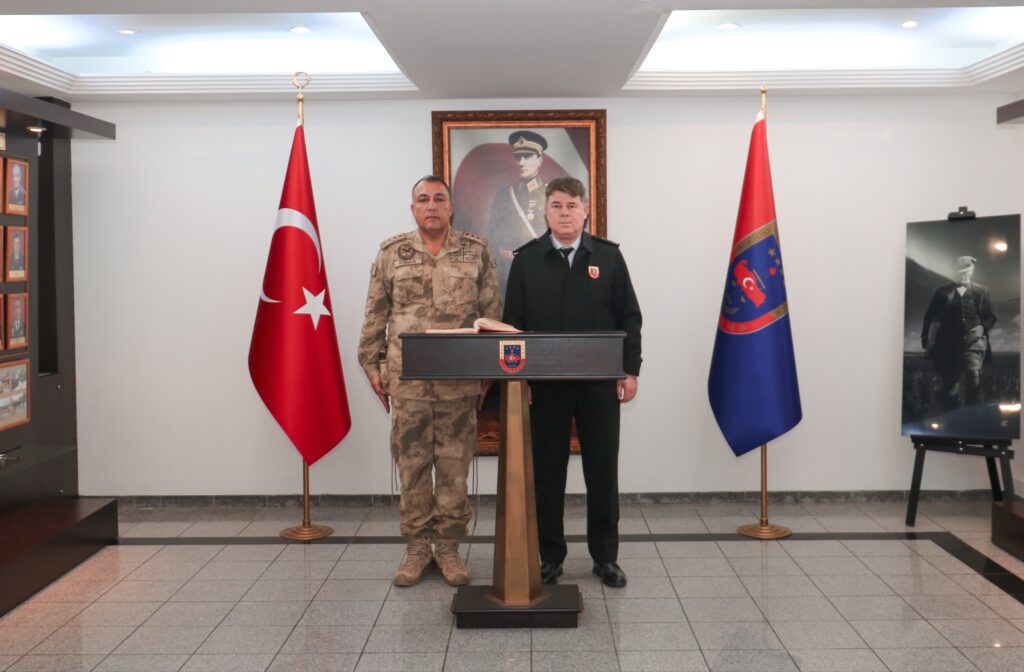Yenifoça Jandarma Komando Teröristle Mücadele Okul Komutanı’ndan Ziyaret