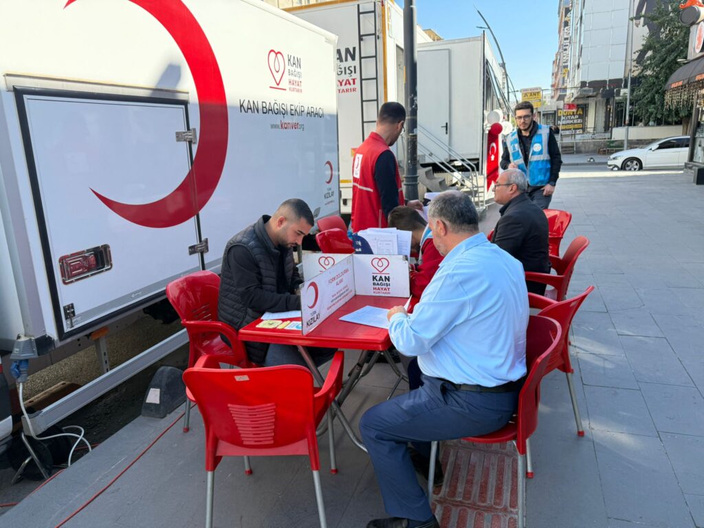 GERCÜŞ AK PARTİ İLÇE TEŞKİLATI’NDAN KIZILAY HAFTASINA ANLAMLI DESTEK