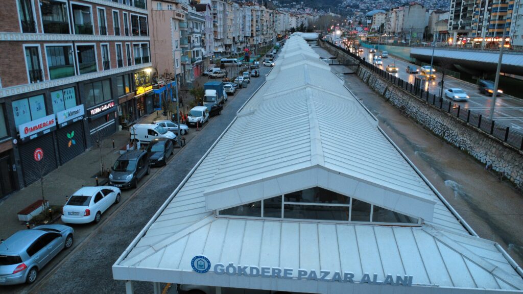 Yıldırım Gökdere Cuma Pazarı Venedik’e Döndü