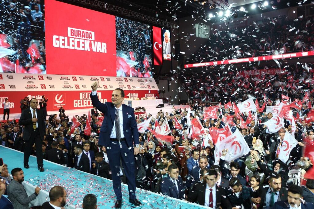 “Burada Refah Var”: Yeniden Refah Partisi’nden Tarihi Kongre Gövde Gösterisi