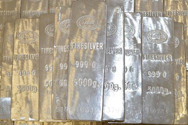 Faiz Beklentileri ve Gerilimlerle Gümüş Yeni Rekor Seviyeye Tırmandı