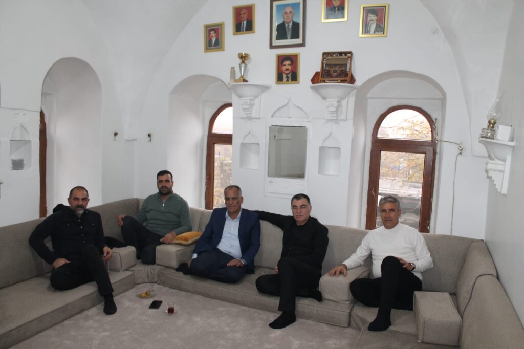 GERCÜŞ AK PARTİ İLÇE BAŞKANI İBRAHİM TORLAK VE İL ENCÜMENİ M. EMİN SOYVURAL’DAN HİSAR KÖYÜNE ANLAMLI ZİYARET