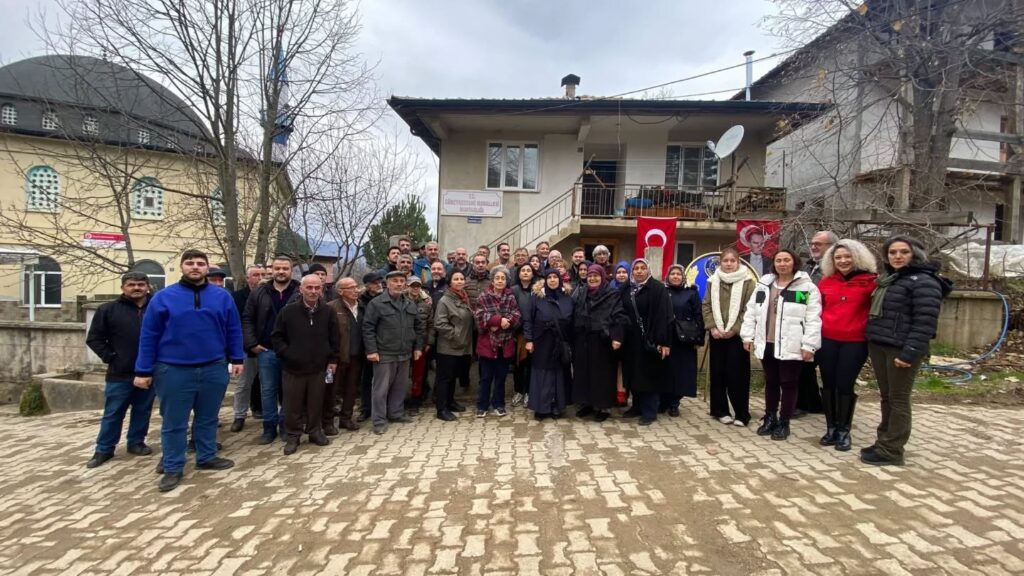 Güneykestane’de Altın Madeni Projesine Karşı Halk Bilgilendirme Toplantısı Düzenlendi