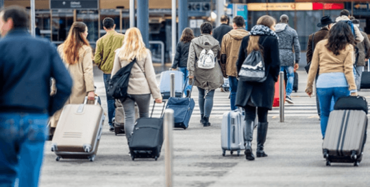 Türkiye’de Yurt Dışına Göç Eğilimi: Son İki Yılın Detaylı Analizi