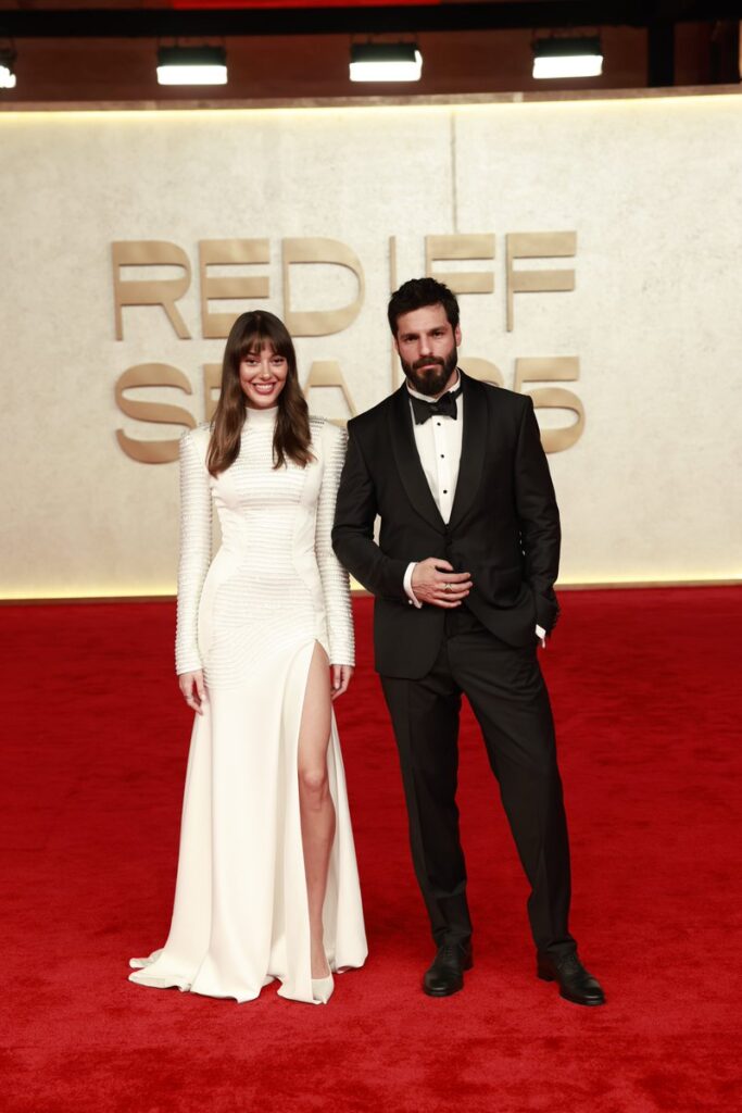 HOLLYWOOD YILDIZLARI ARASINDA PARLAYAN İKİLİ