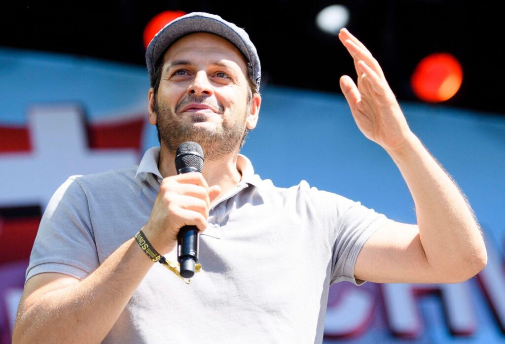 Kaya Yanar’dan Sahnelere Veda!