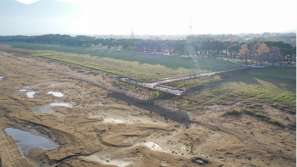 İznik Gölü’nde Hukuksuzluk İddiası: Tel Örgülü Konteynerler Serbest mi?