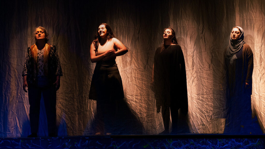 Cumhuriyet Kadınları Derneği’nden Anlamlı Tiyatro Etkinliği