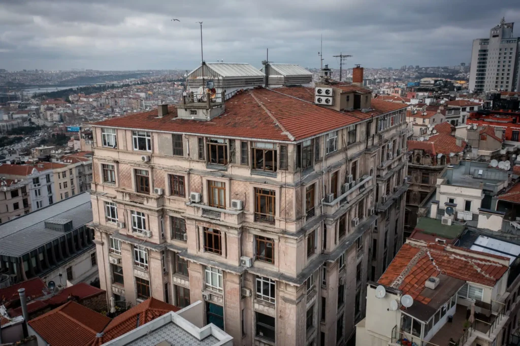 İZ ARA SEYİR  İstanbul prömiyeri, 10 Aralık Metrohan’da