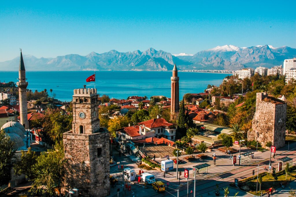 ANTALYA’DA ANIDER RÜZGÂRI: SALI BULUŞMALARINA YOĞUN İLGİ!