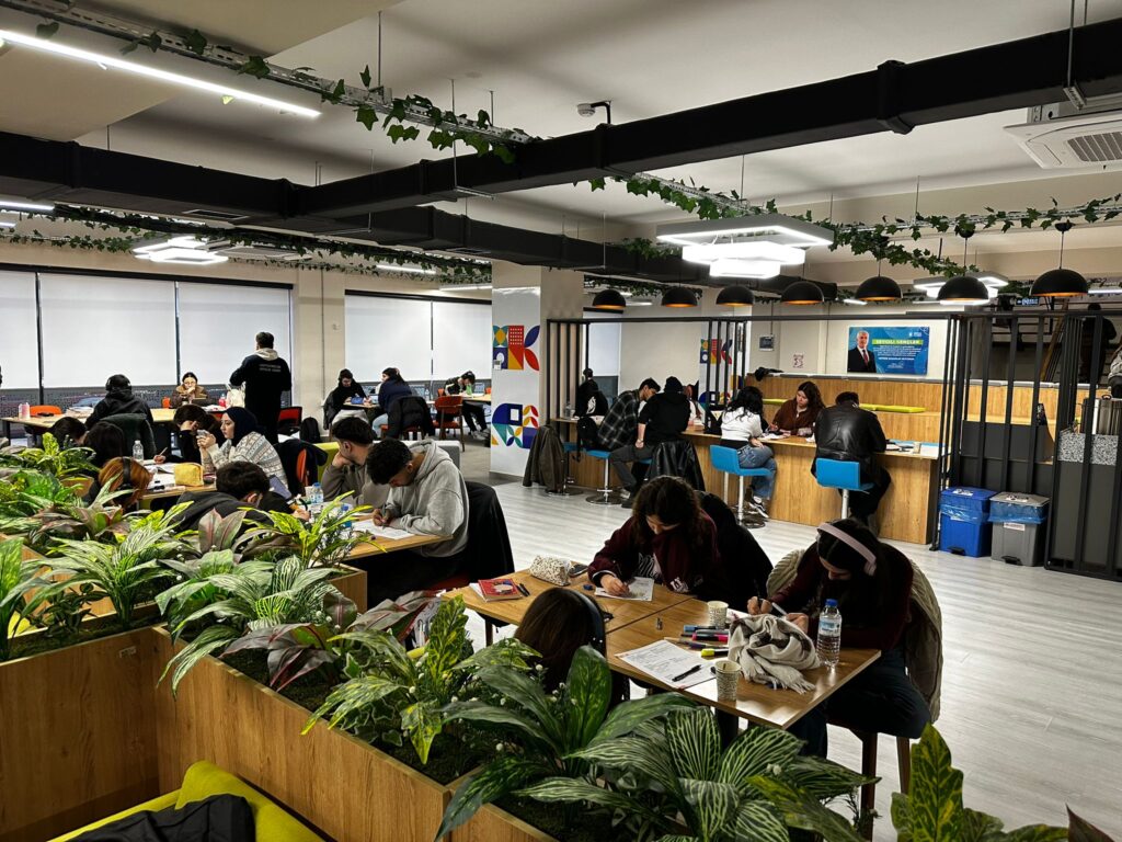 Gemlik Gençlik Merkezi’nden Gençlere 7/24 Sınav Desteği