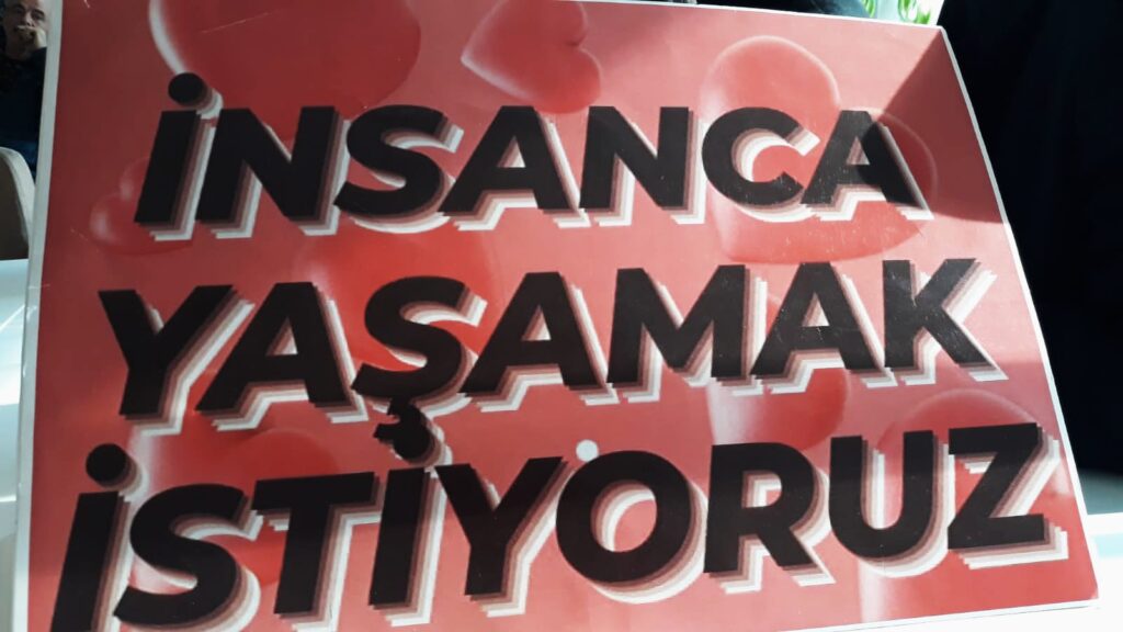 Esma Müjgan Çelikkol’dan Emekli Gerçeği: “Türkiye’nin Yarısı Geçim Savaşında”