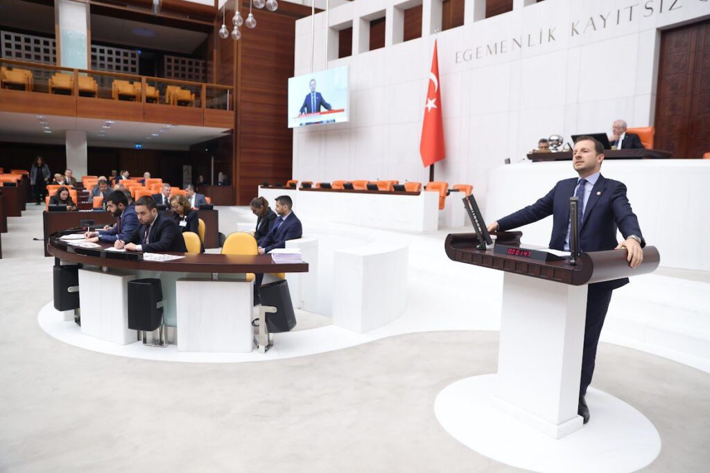 DEVLETİMİZİN KİMSENİN KİMLİĞİYLE SORUNU YOK