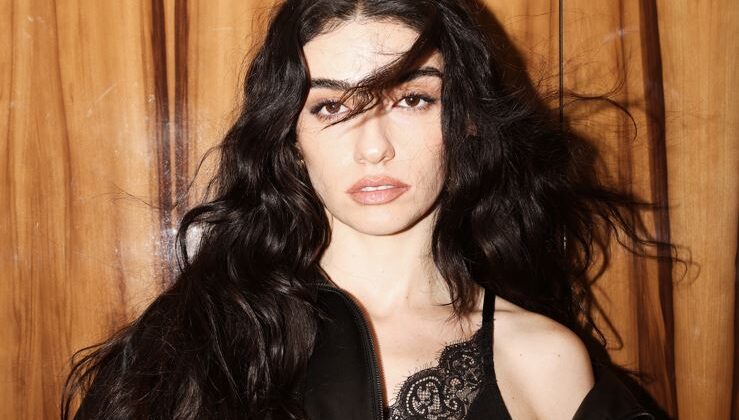 GEÇTİĞİMİZ YILIN    ‘STİL SAHİBİ KADIN OYUNCUSU’  HAZAR ERGÜÇLÜ   ELLE STYLE AWARDS 2026 SAHNESİNDE   BU KEZ ÖDÜL TAKDİM EDECEK