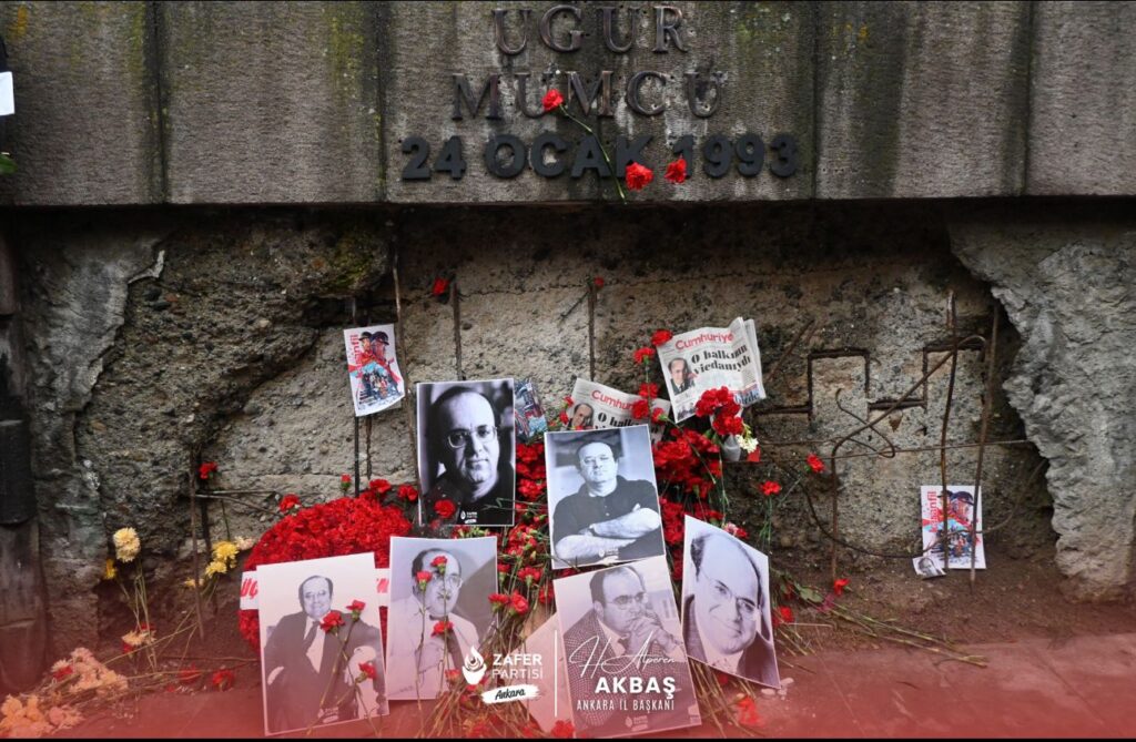 Zafer Partisi’nden Uğur Mumcu Anıtında Anma