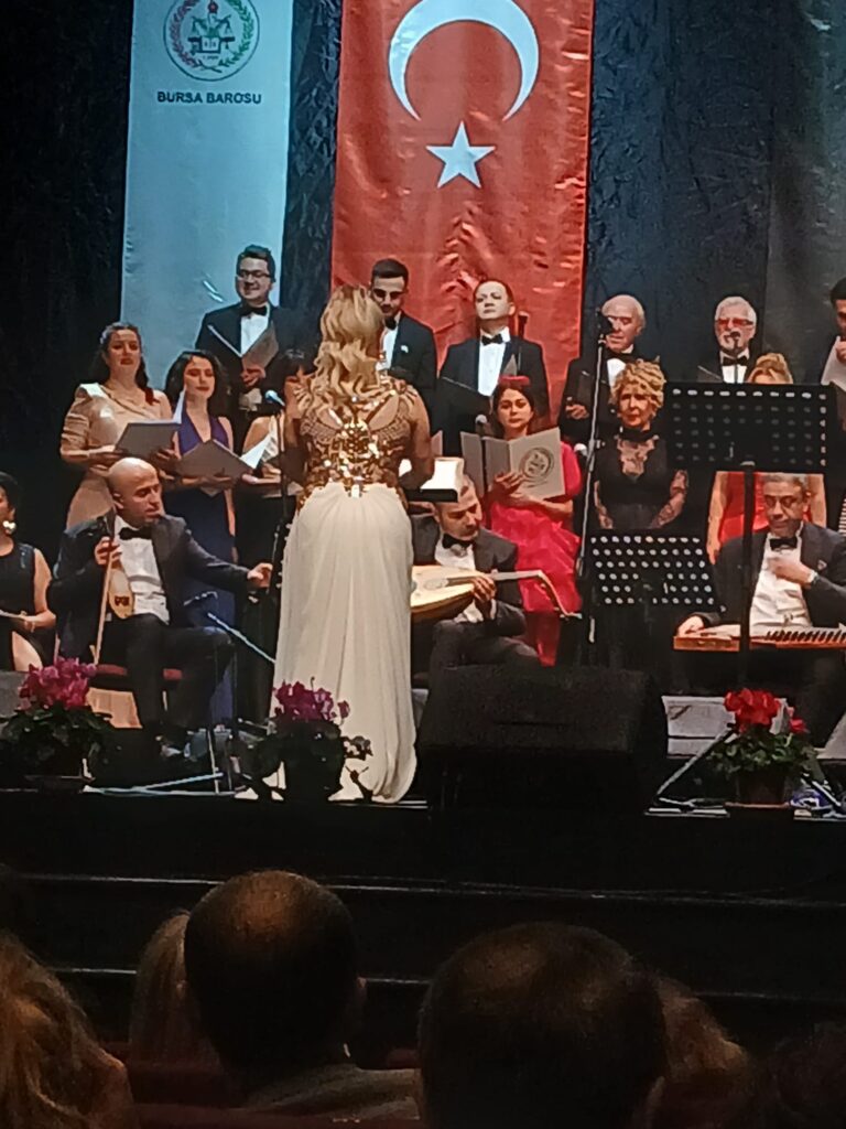 MAZİDEKİ ŞARKILAR:  Geçmişten Geleceğe Bir Müzik Yolculuğu