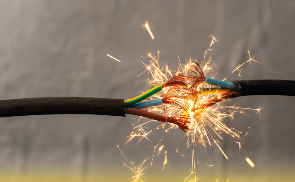 ÖLÜME DAVETİYE: YAĞMUR YAĞDI, PAZAR YERİ ELEKTRİK TUZAĞINA DÖNDÜ