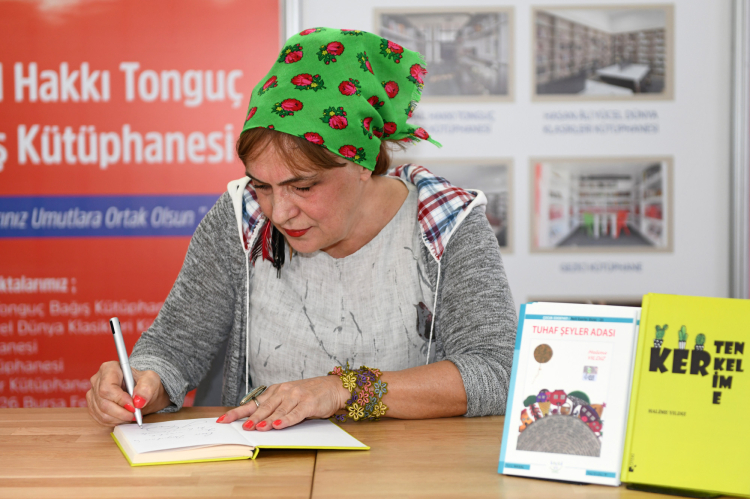 “Halime Yıldız’ın Şiirinde Nesneyle Yüzleşme: Karanfilli Peşkir, Ayna ve Kar”