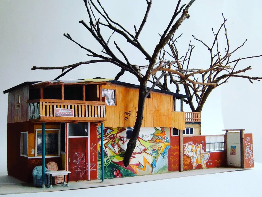 Berlin’de Türk Göç Tarihinin Simgesi: Ağaç Ev’e Anlamlı Ziyaret