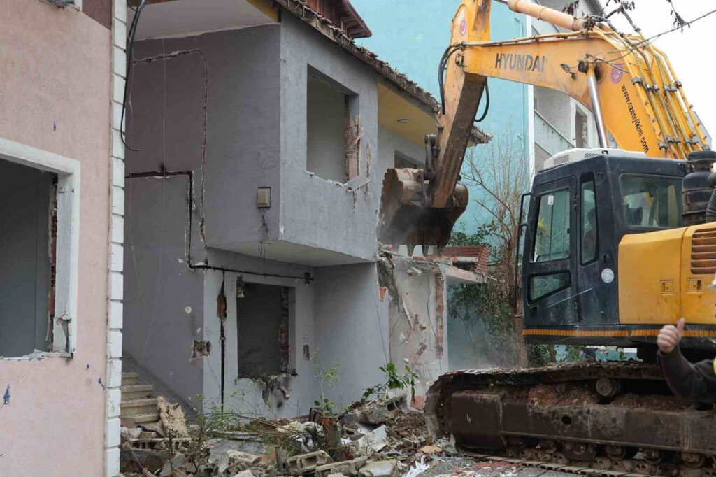 “Köylü, Büyükşehir Yasası ile kendi toprağında misafir hâline getirilemez”