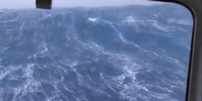 Atlas Okyanusu Üzerinde Korku Dolu Anlar