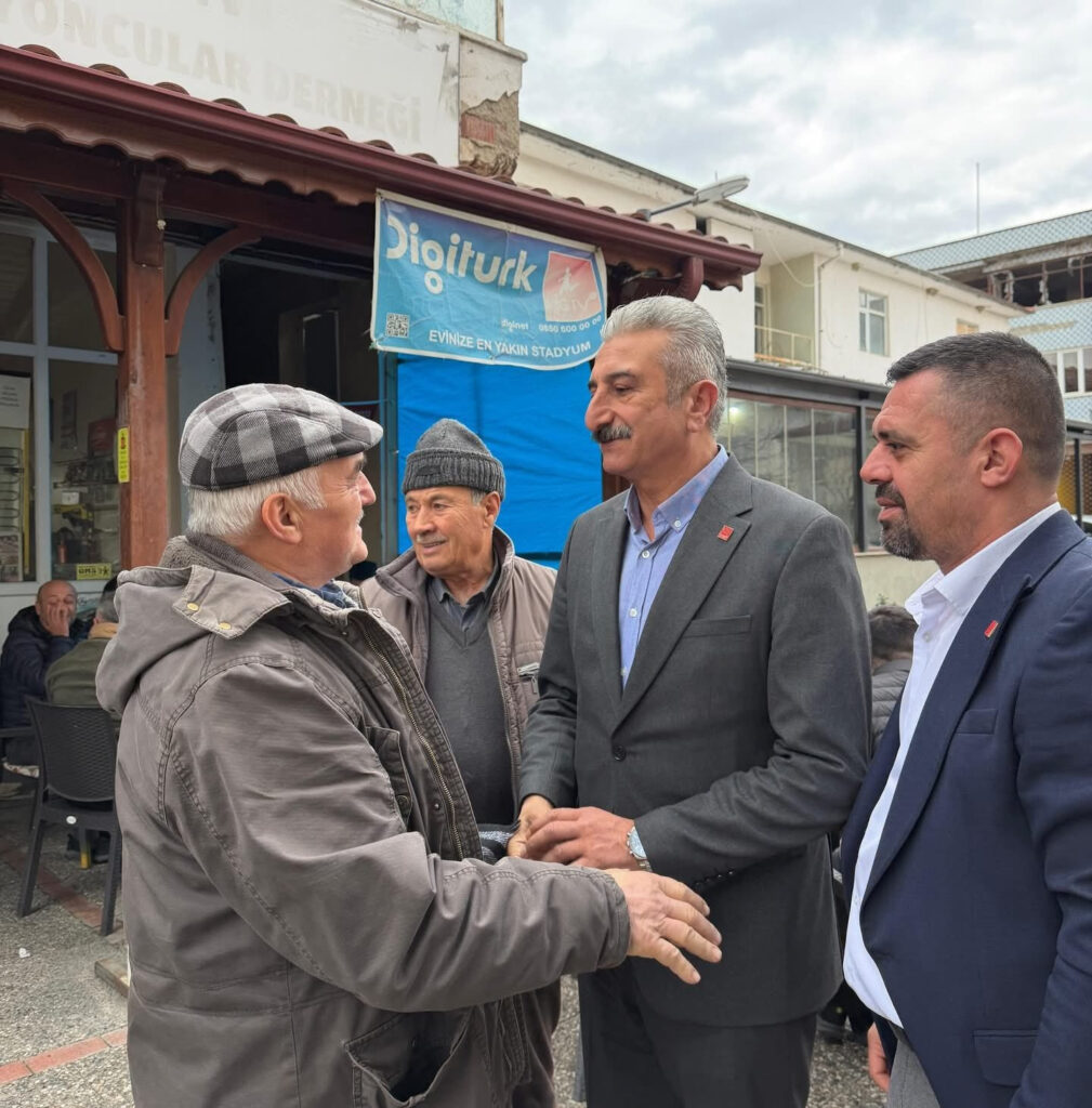 “Masa Başında Değil, Halkın İçindeyiz”