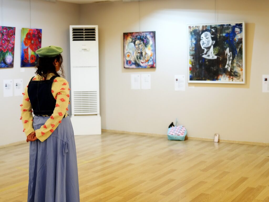 10 ÜLKEDEN 38 SANATÇININ ESERLERİNİN YER ALDIĞI SERGİ KAPILARINI AÇTI