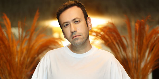 Özgür Aras Pembe Koltuk’ta!