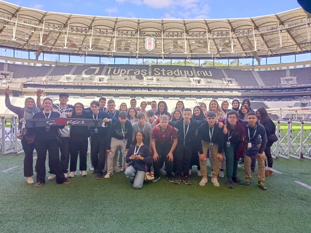 Gemlikli ve İspanyol Öğrenciler Beşiktaş Stadı’nda